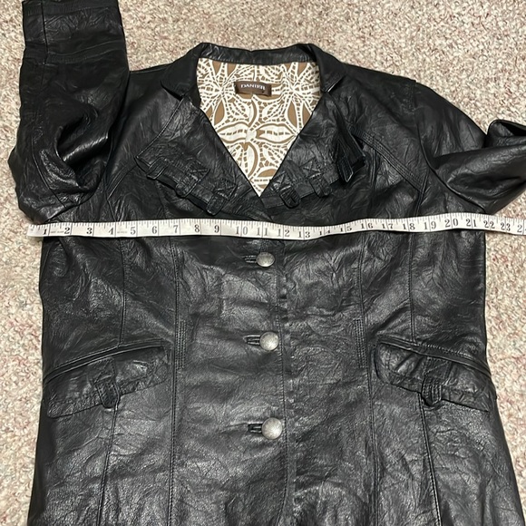 New Danier leather jacket - Picture 6 of 11